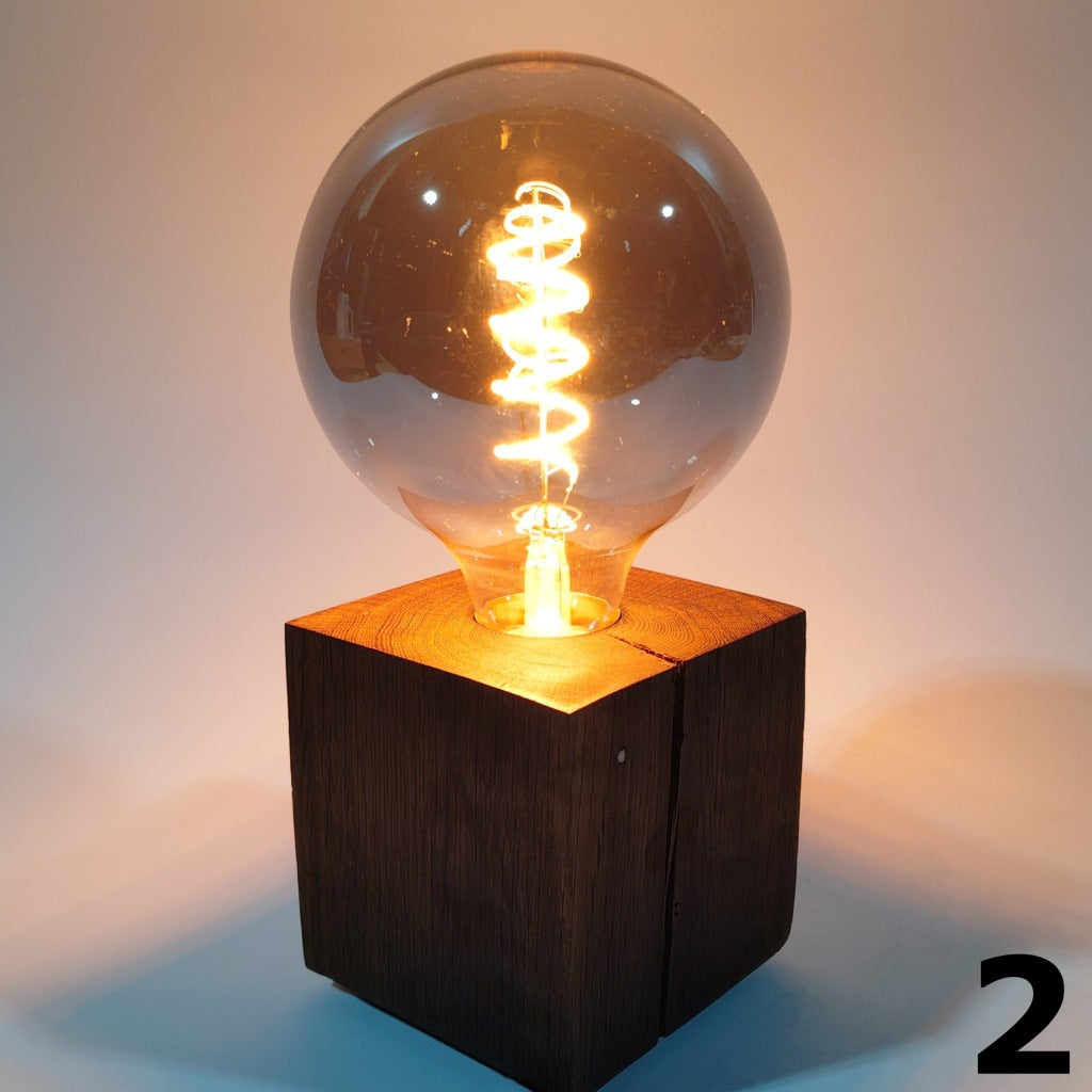 Skumring | Tischlampe aus Räuchereiche 10x10cm