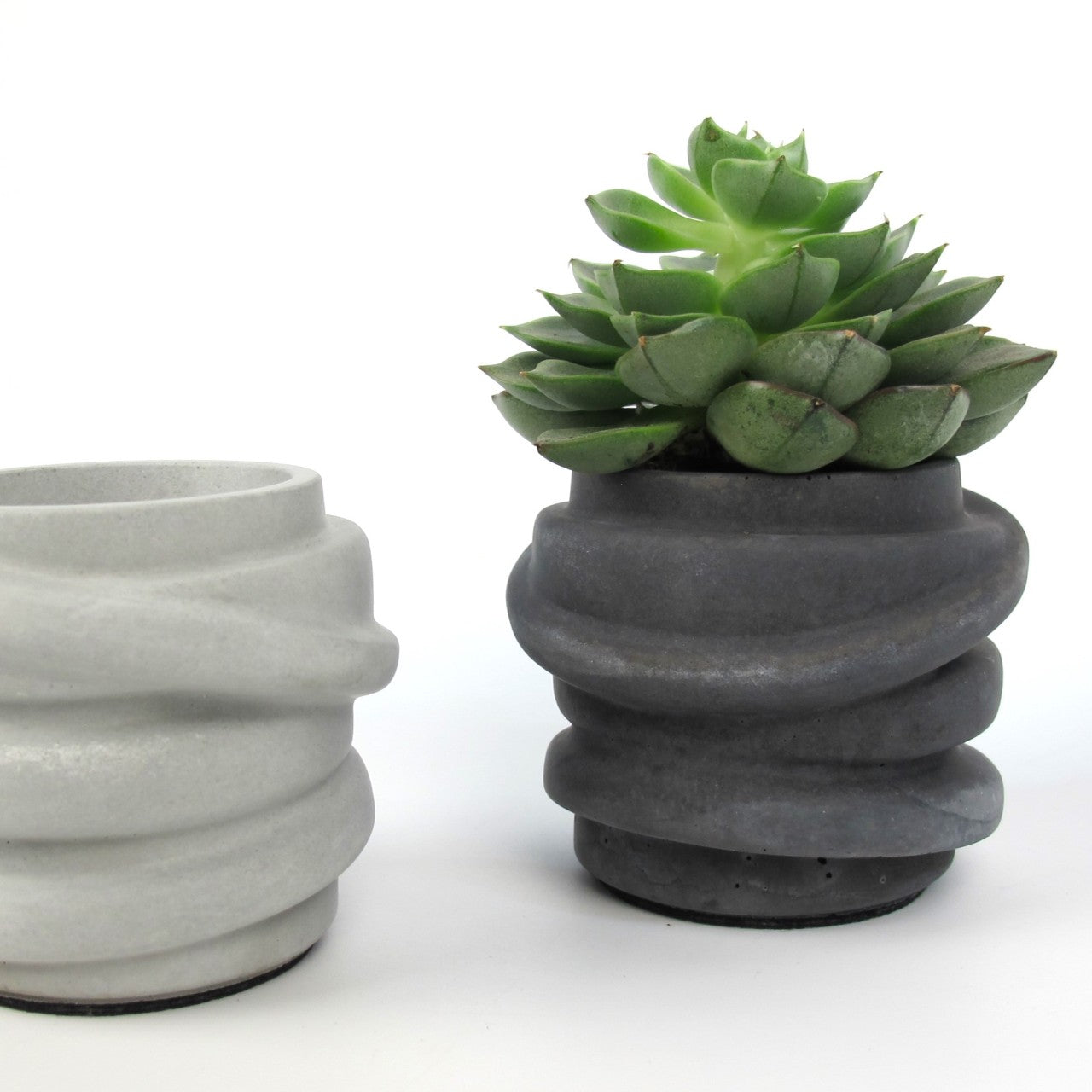 Karuu | Concrete vessel