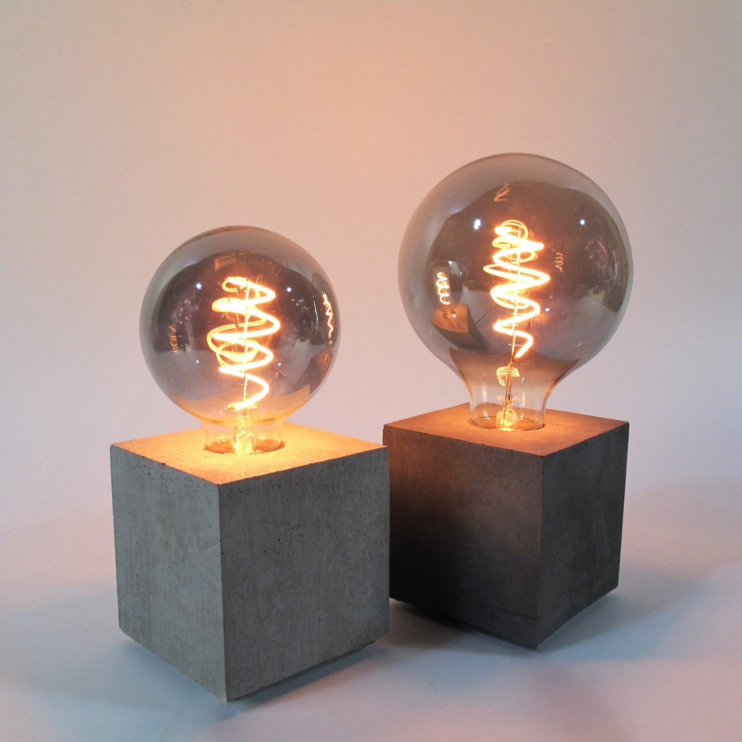 Vespera | Table lamp made of concrete 10x10cm