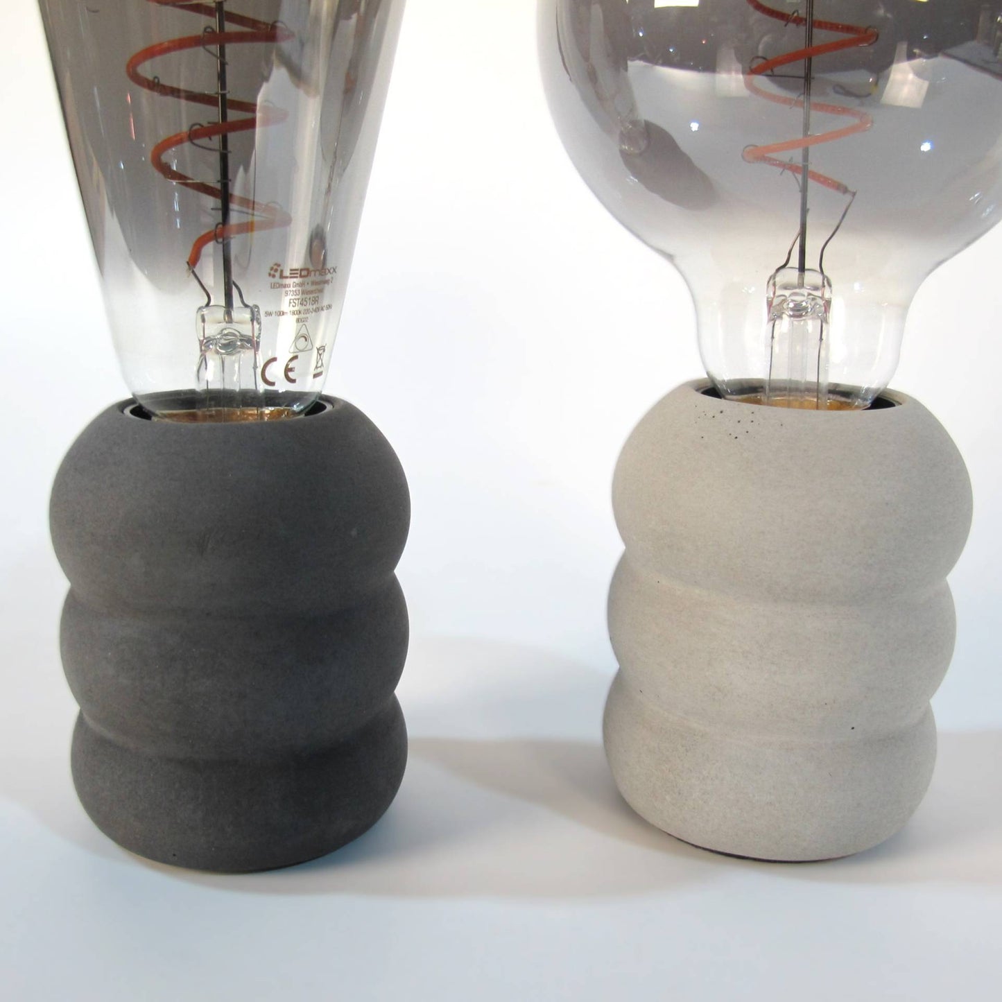 Sveti | Table lamp made of concrete