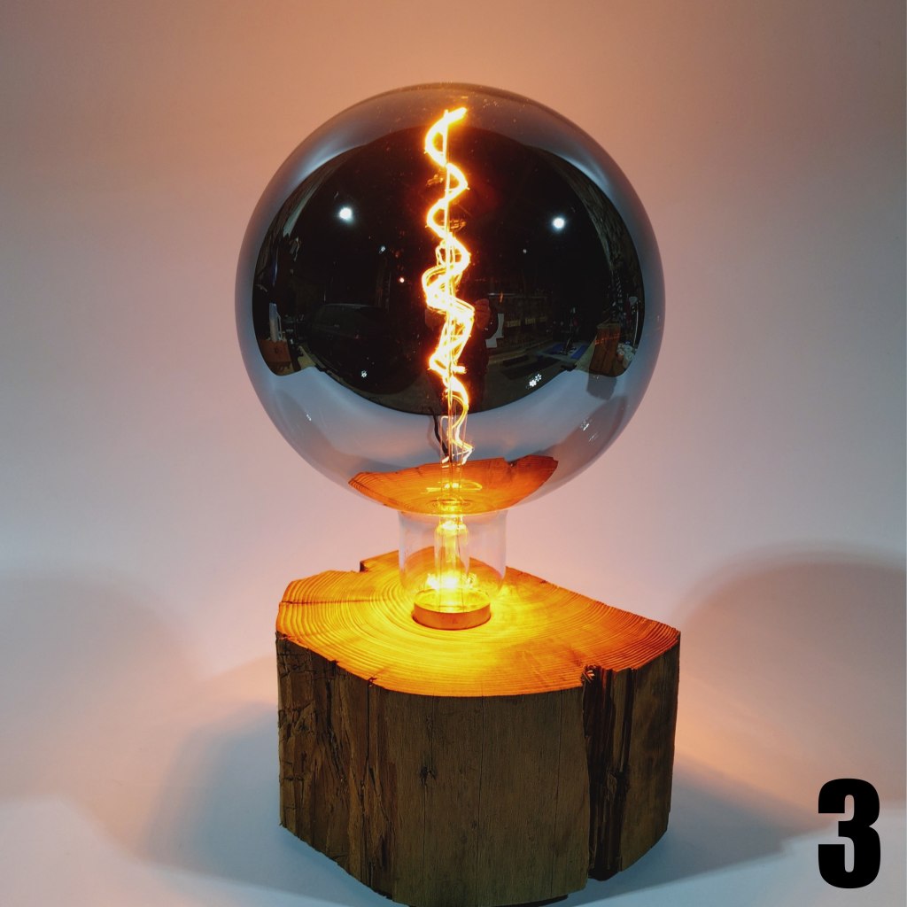 Damba | Table lamp made of pine wood