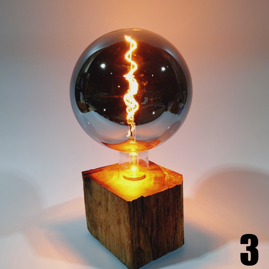 Rökkri | Tischleuchte aus Eichenholz