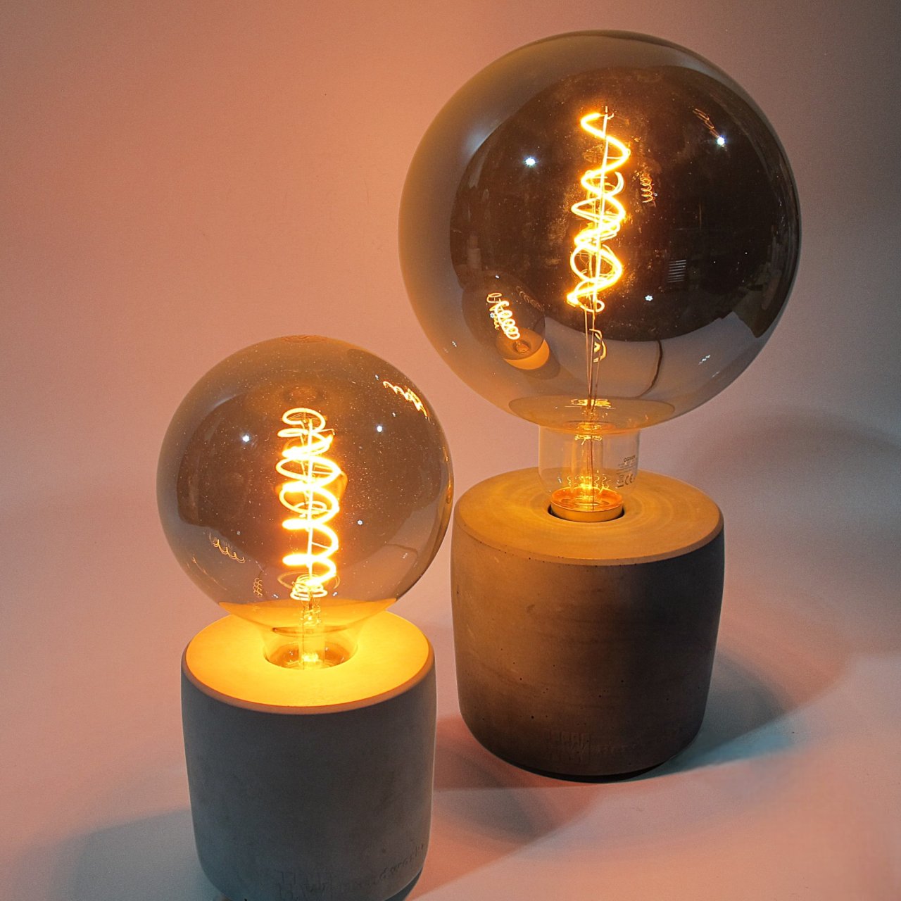 Strokka | Tischlampe Ø=14cm aus Beton