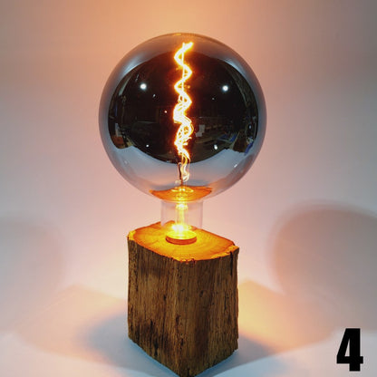 Rökkri | Tischleuchte aus Eichenholz