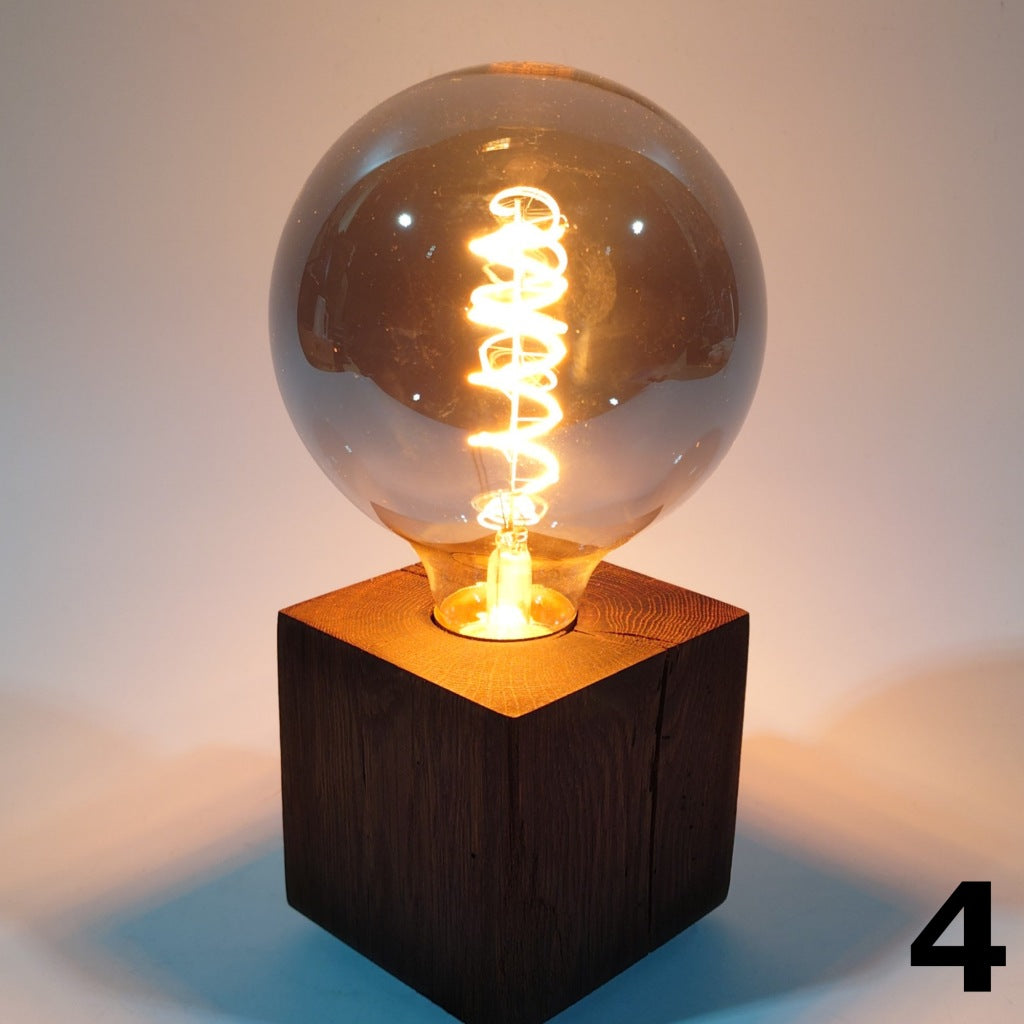 Skumring | Tischlampe aus Räuchereiche 9x9cm