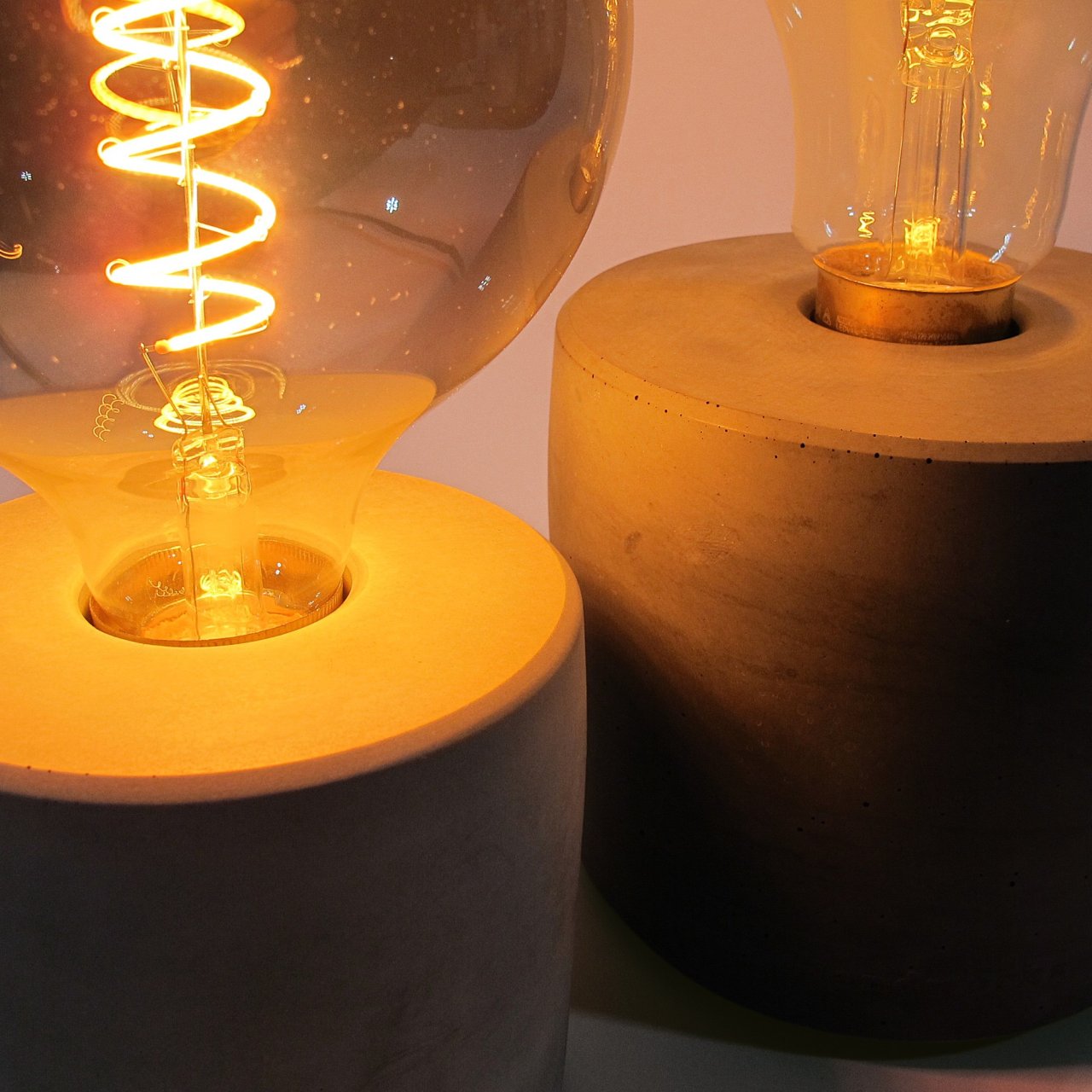 Strokka | Tischlampe Ø=14cm aus Beton
