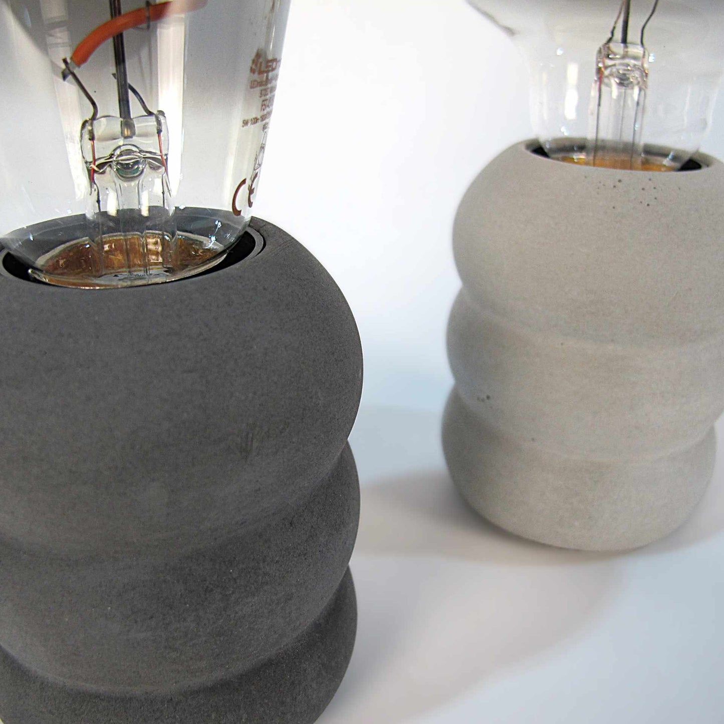 Sveti | Table lamp made of concrete