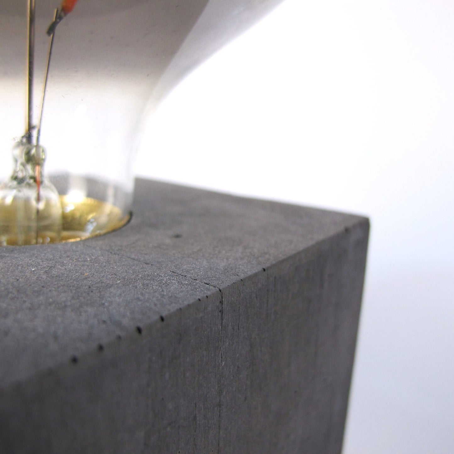 Vespera | Table lamp made of concrete 10x10cm