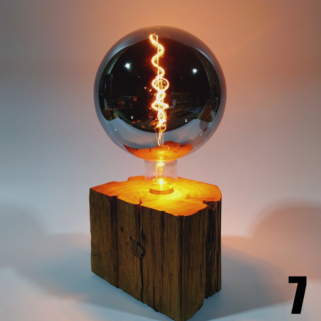 Damba | Table lamp made of pine wood