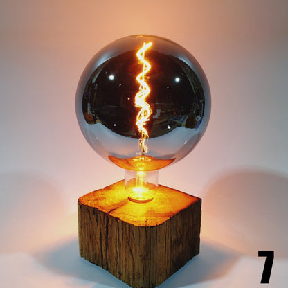 Rökkri | Tischleuchte aus Eichenholz