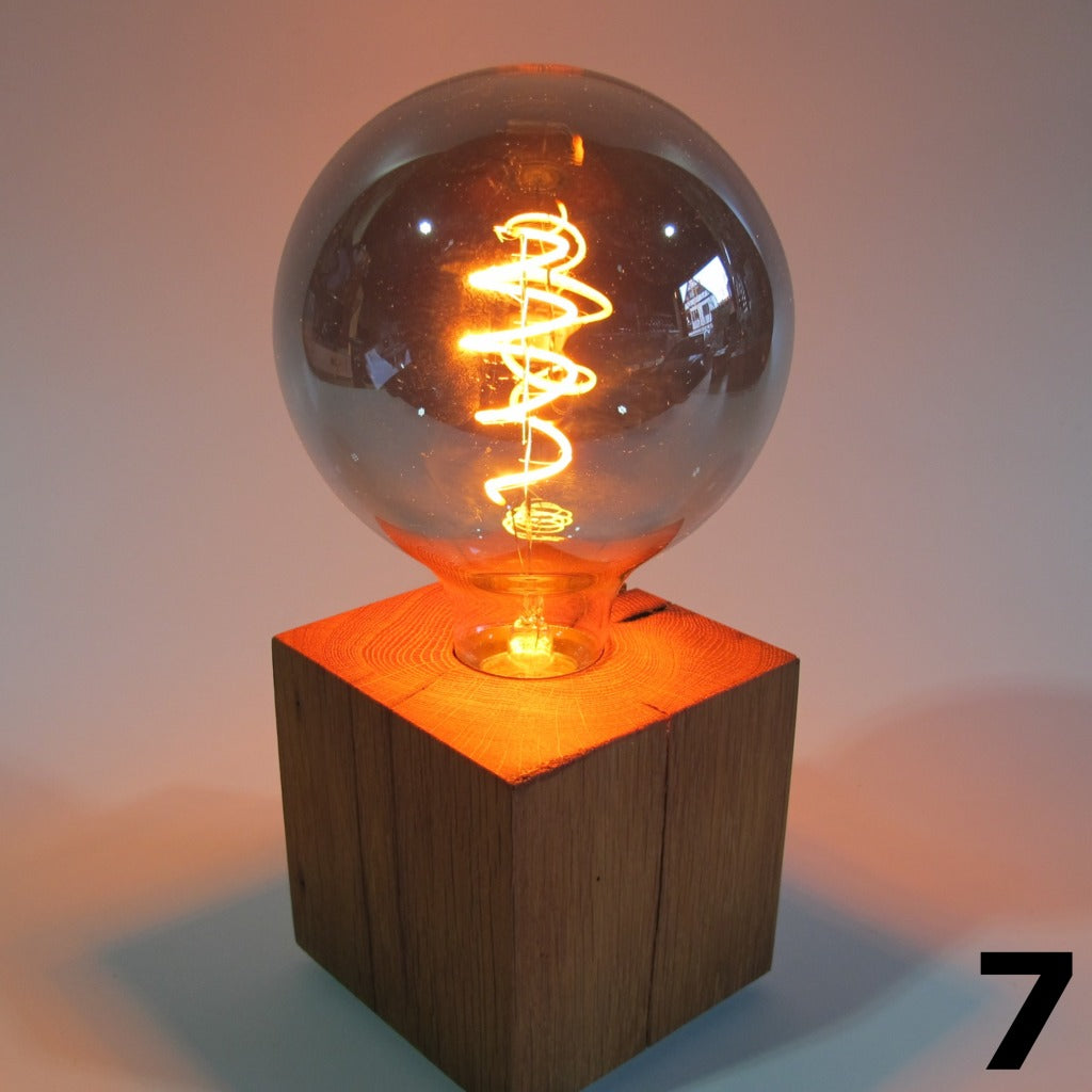 Skumring | Nachttischlampe aus Eichenholz 10x10cm