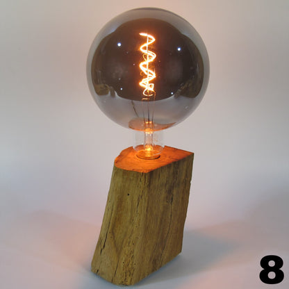 Rökkri | Tischleuchte aus Eichenholz