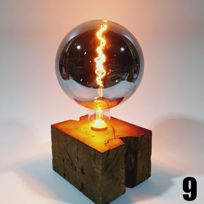 Rökkri | Tischleuchte aus Eichenholz