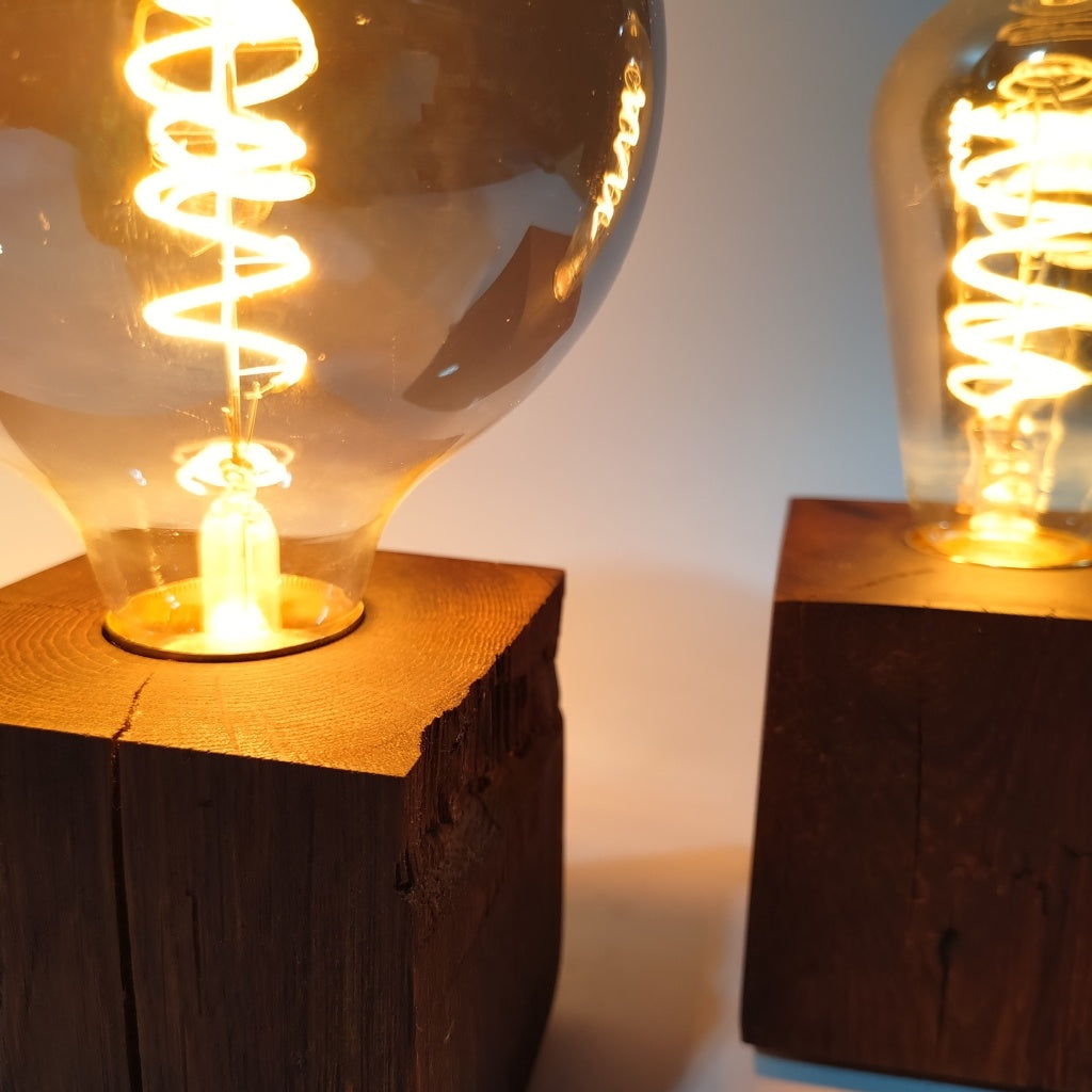 Skumring | Tischlampe aus Räuchereiche 9x9cm